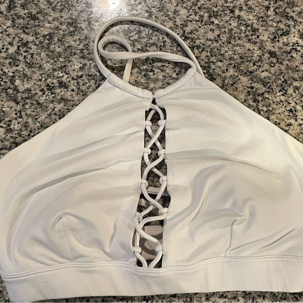 Alo Yoga size medium sports bra in white. Never worn. Chest band width is 13”.